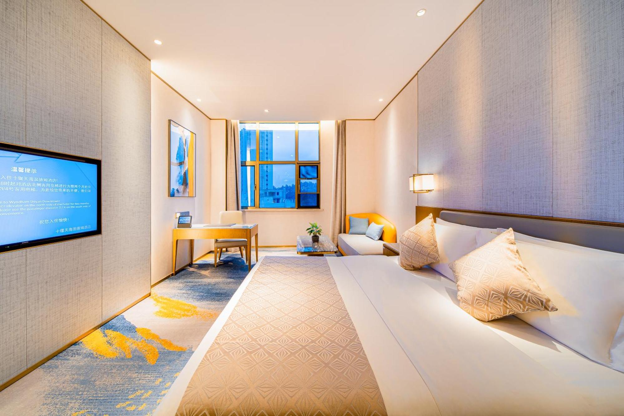 Wyndham Shiyan Downtown Hotel Exterior photo